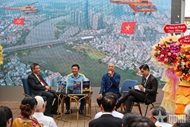 Photographer Nguyen A opens photo exhibition and launches photo books